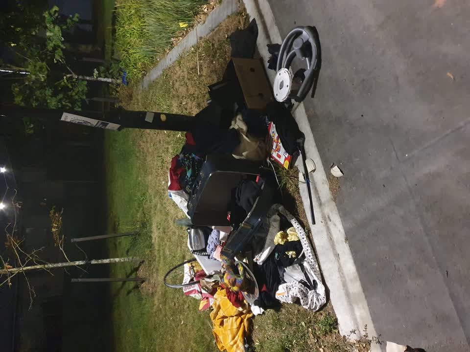 The photograph attached to this rubbish/recycling report