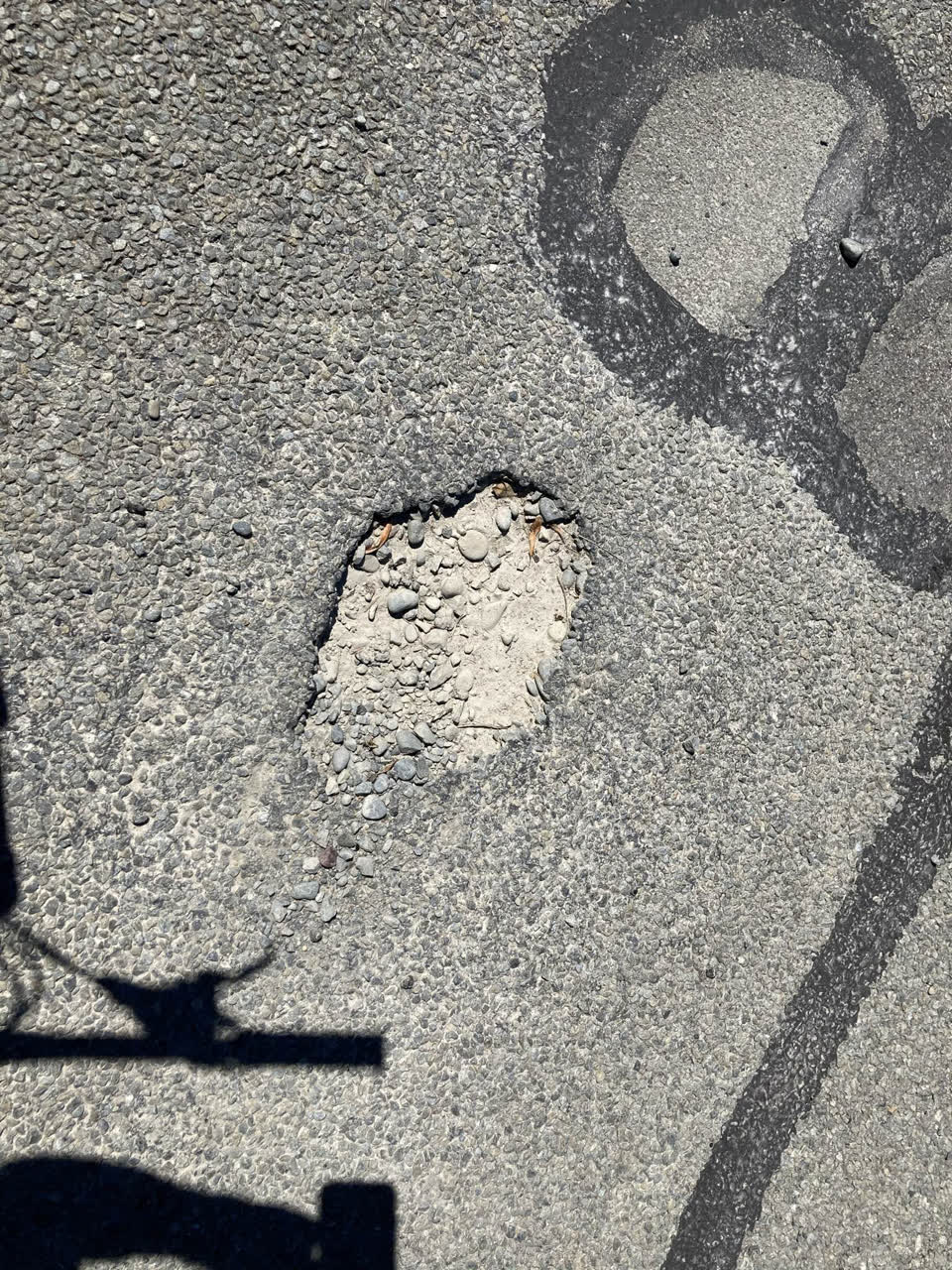 The photograph attached to this roading/streets report
