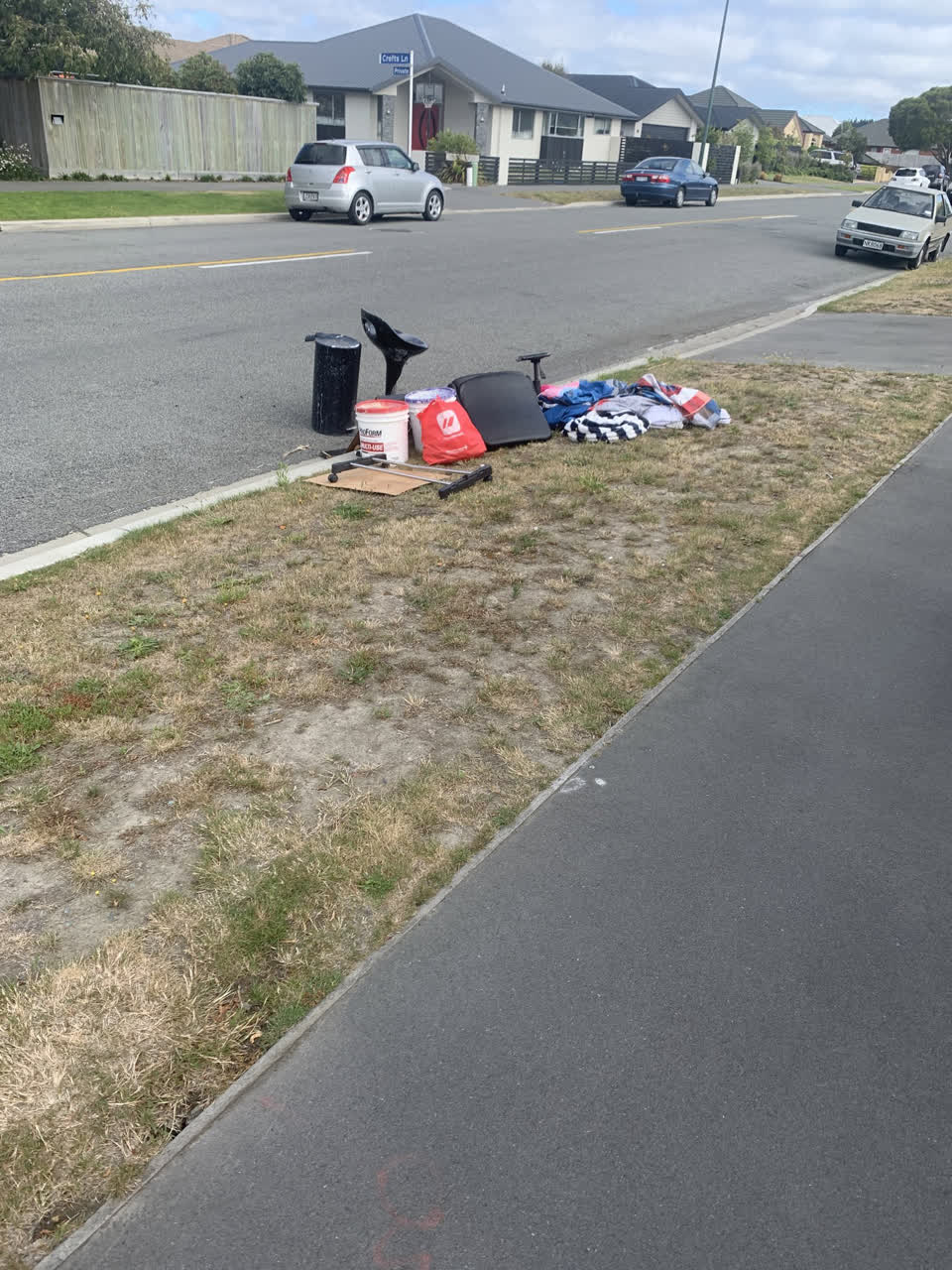 The photograph attached to this rubbish/recycling report