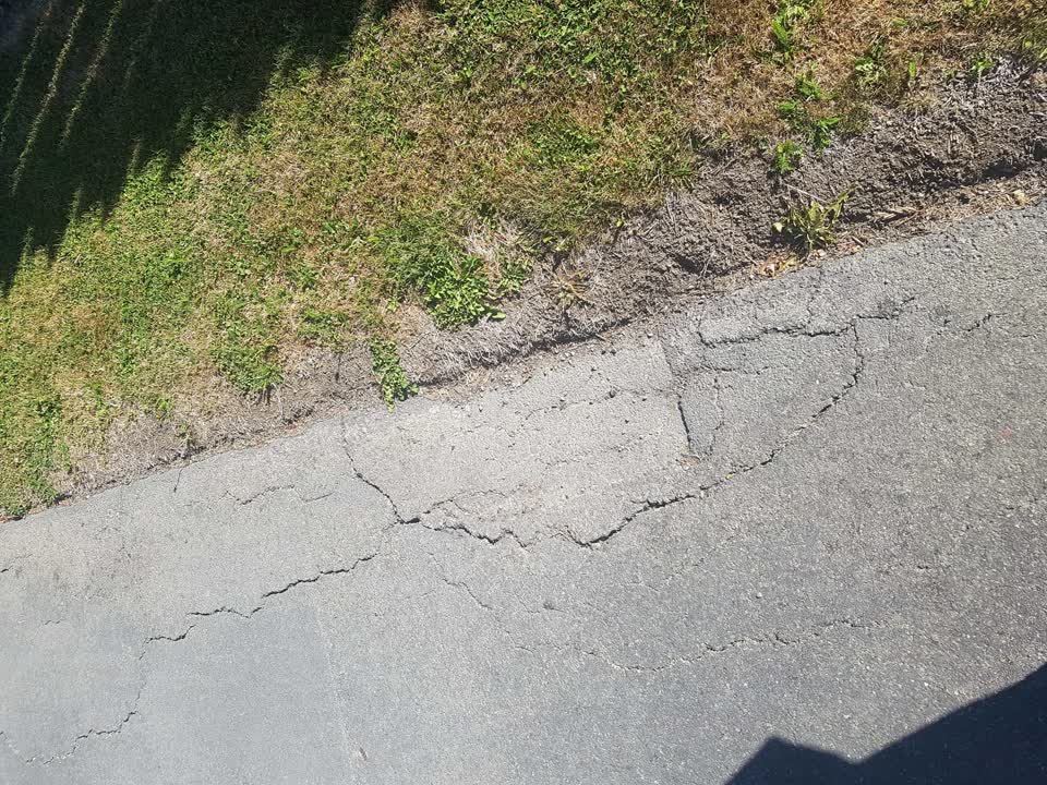 The photograph attached to this roading/streets report