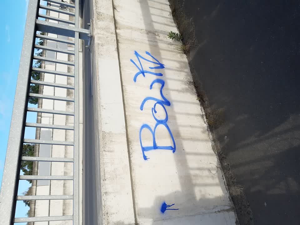 The photograph attached to this graffiti report