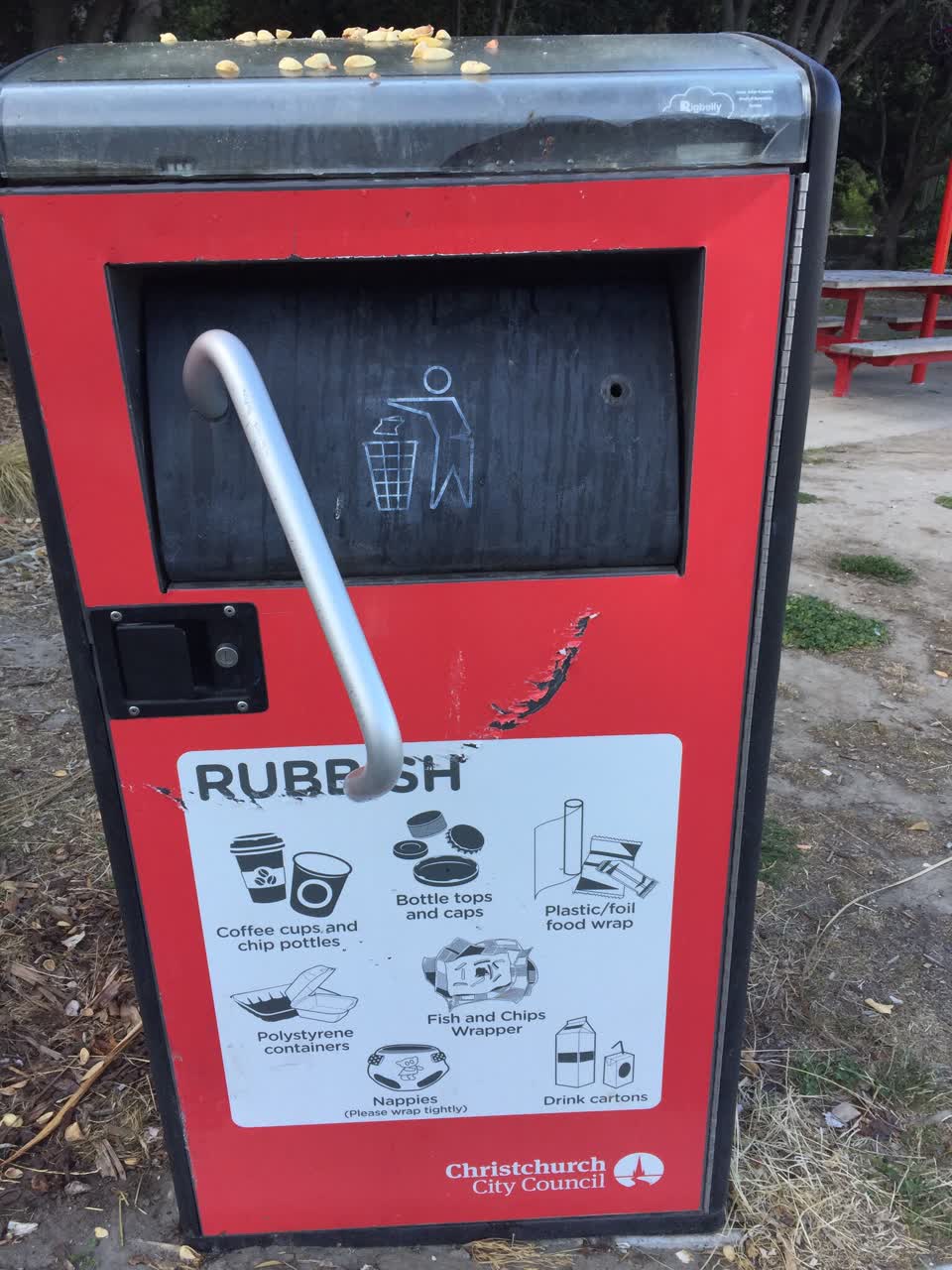 The photograph attached to this rubbish/recycling report