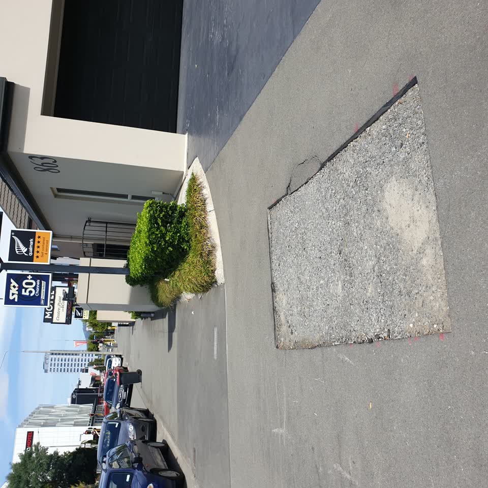 The photograph attached to this roading/streets report