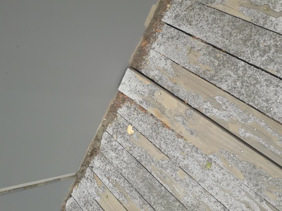 The photograph attached to this street light outage report