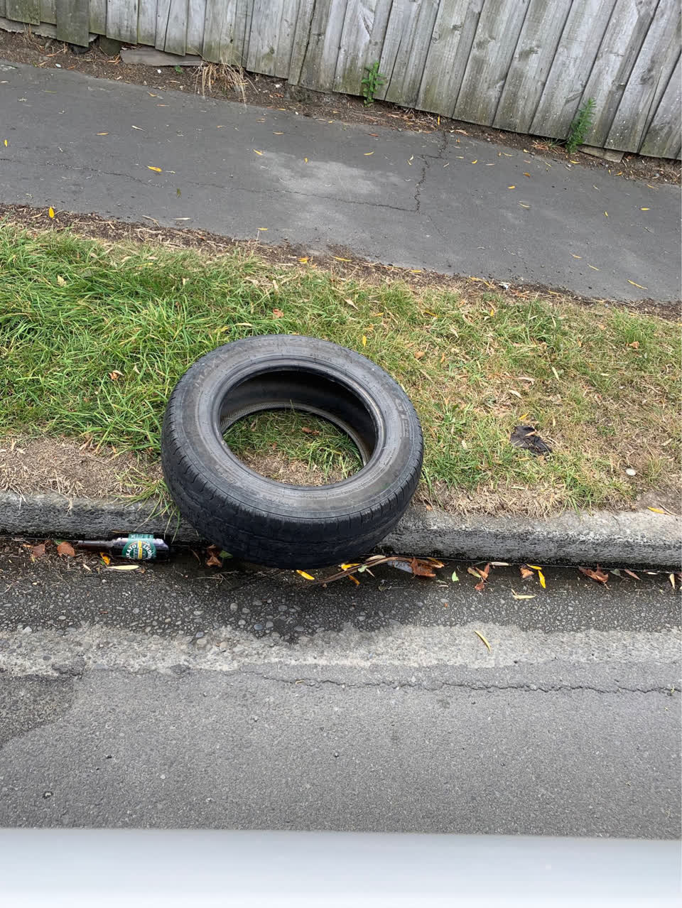 The photograph attached to this rubbish/recycling report