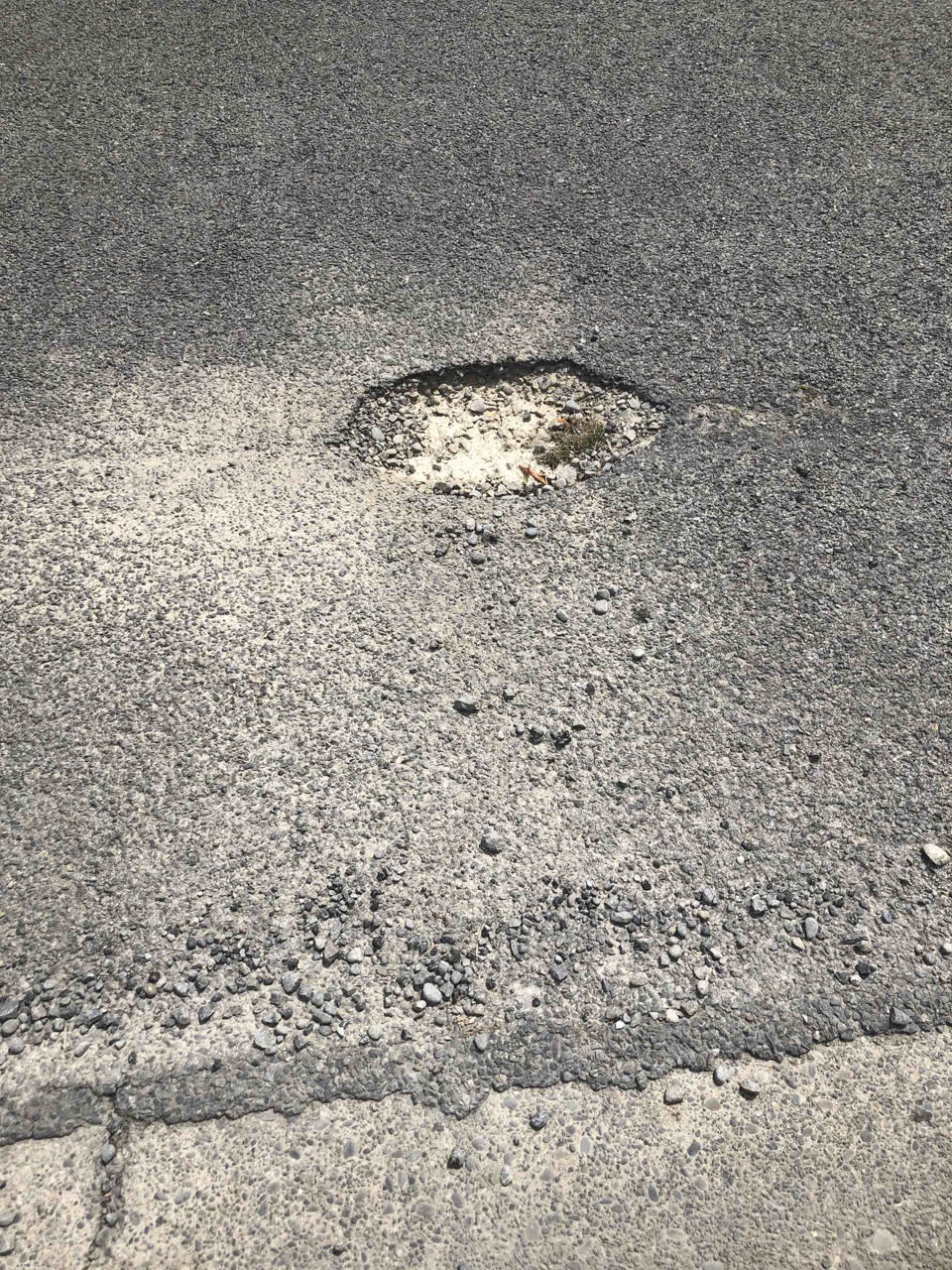 The photograph attached to this roading/streets report