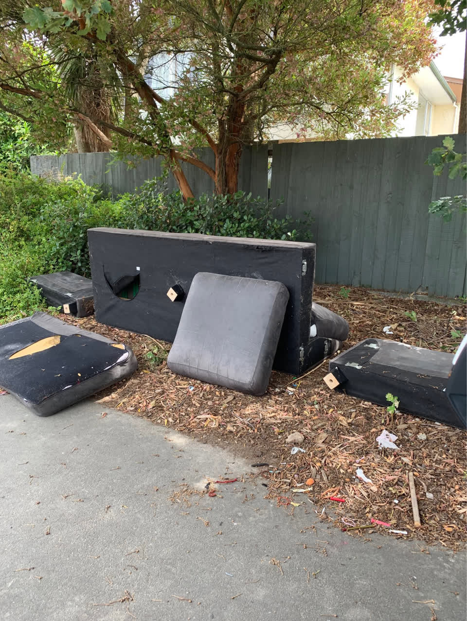 The photograph attached to this rubbish/recycling report