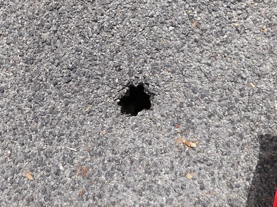 The photograph attached to this roading/streets report