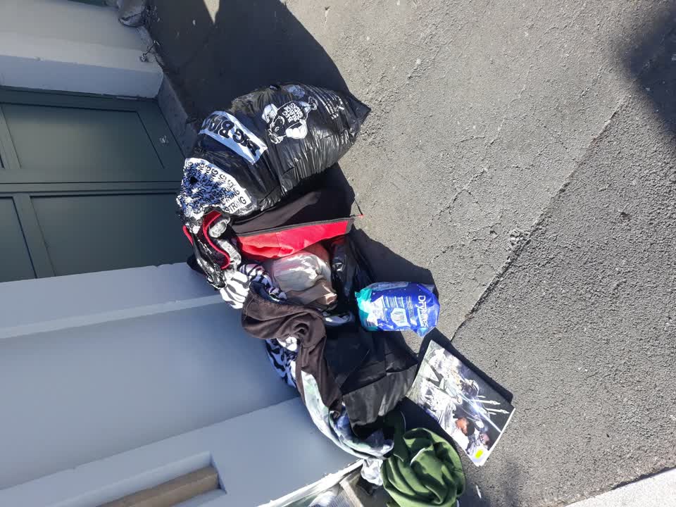 The photograph attached to this rubbish/recycling report