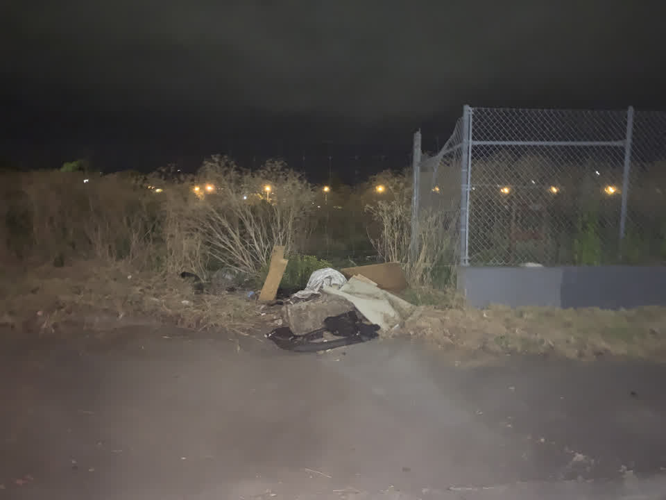 The photograph attached to this rubbish/recycling report