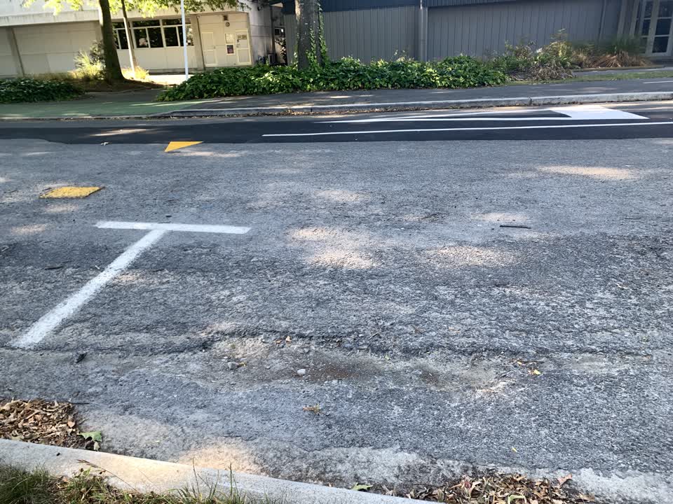 The photograph attached to this roading/streets report