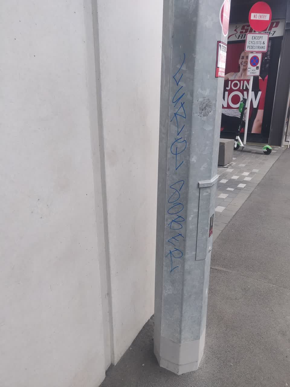 The photograph attached to this graffiti report