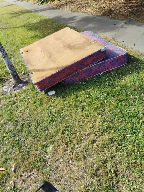 Rubbish/Recycling, a report photo