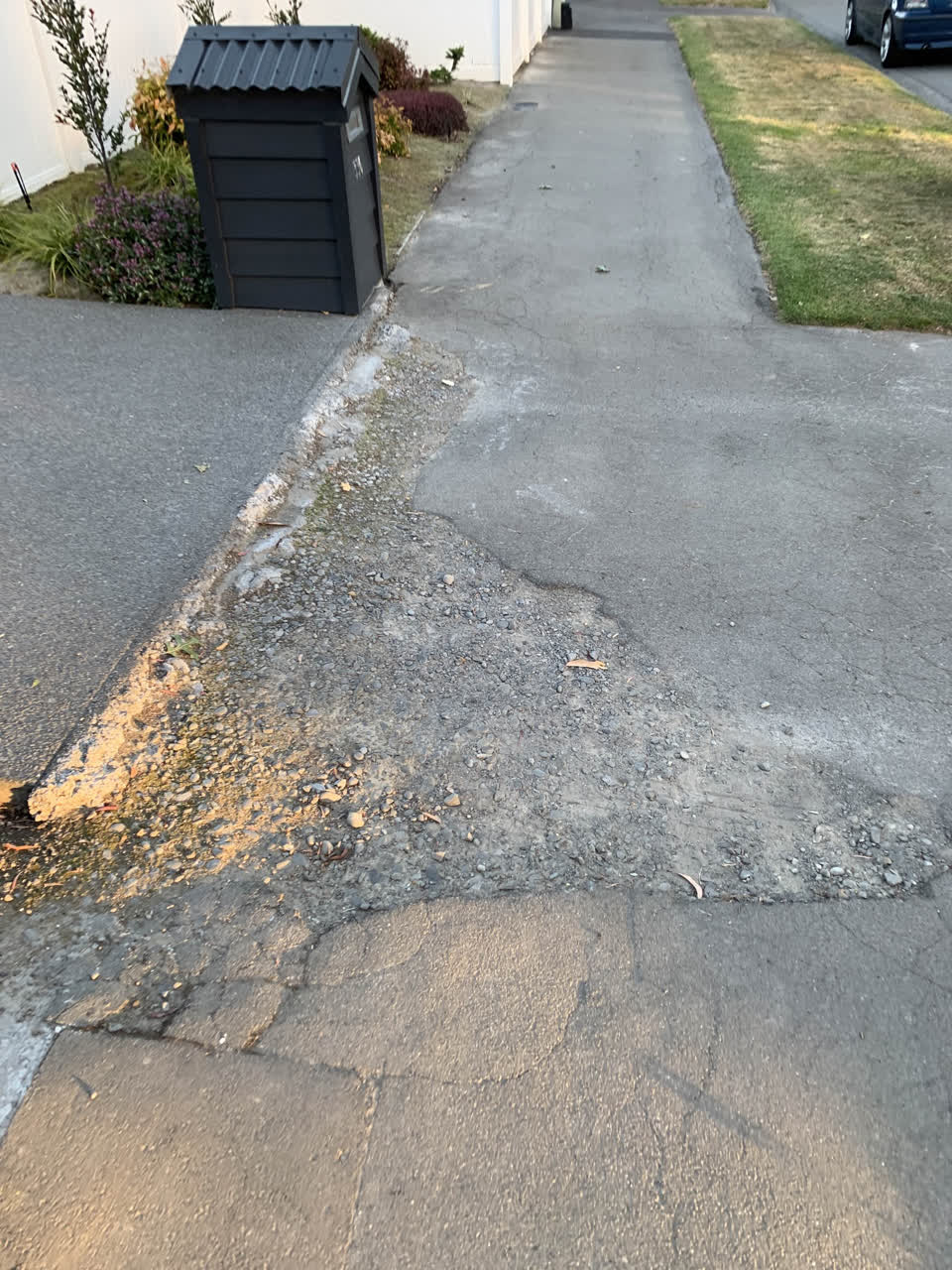 The photograph attached to this roading/streets report