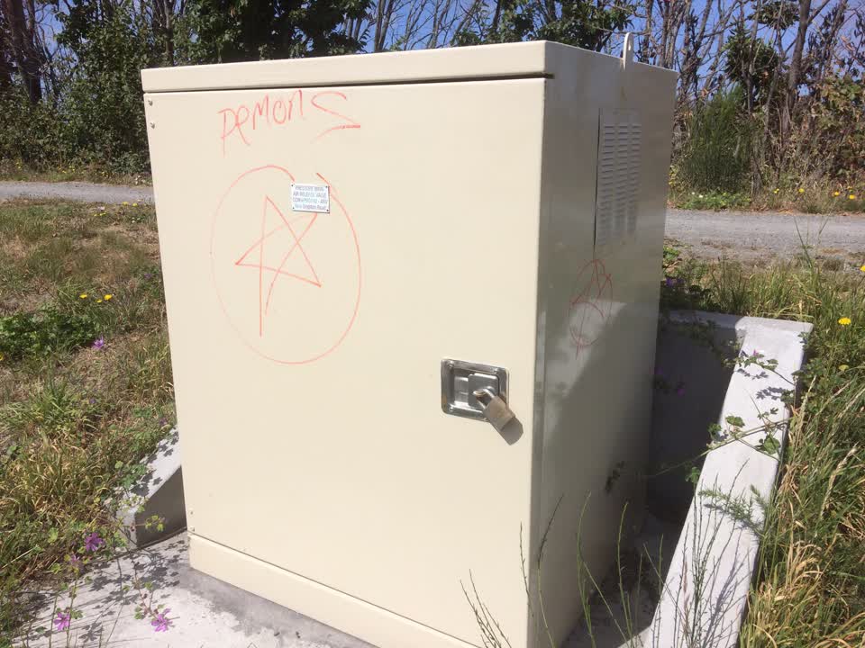 The photograph attached to this graffiti report