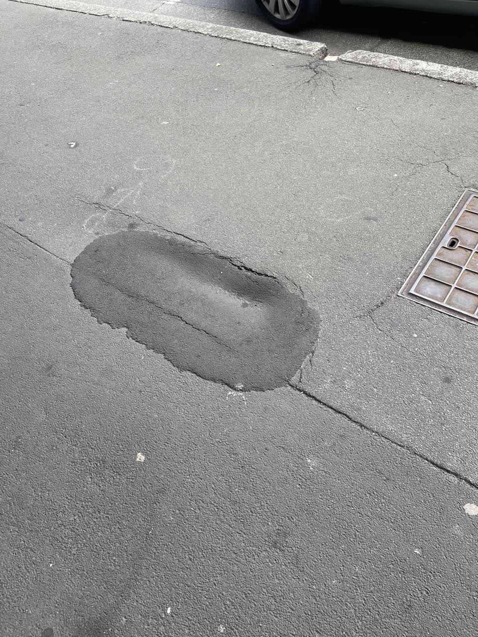 The photograph attached to this street light outage report