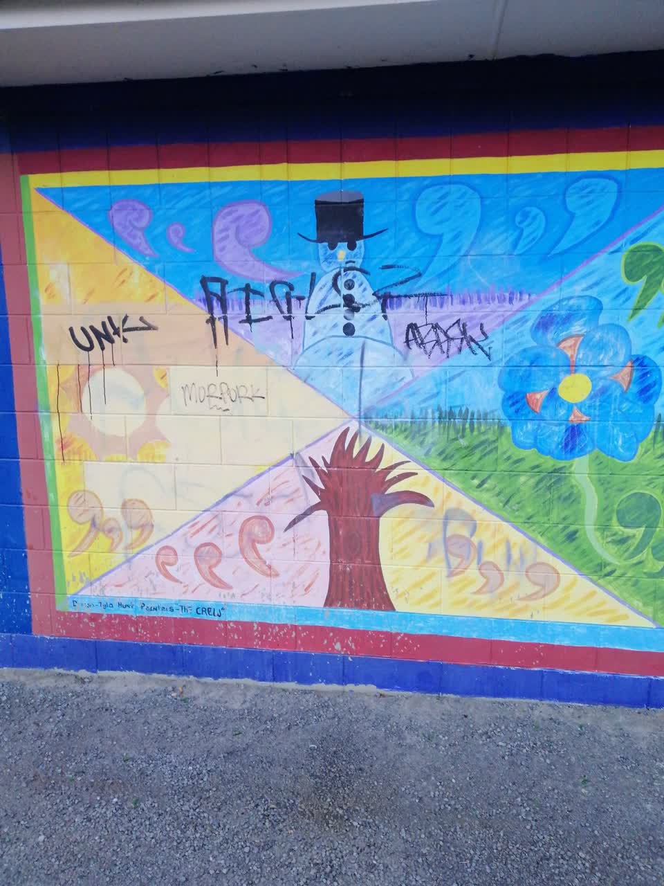 The photograph attached to this graffiti report