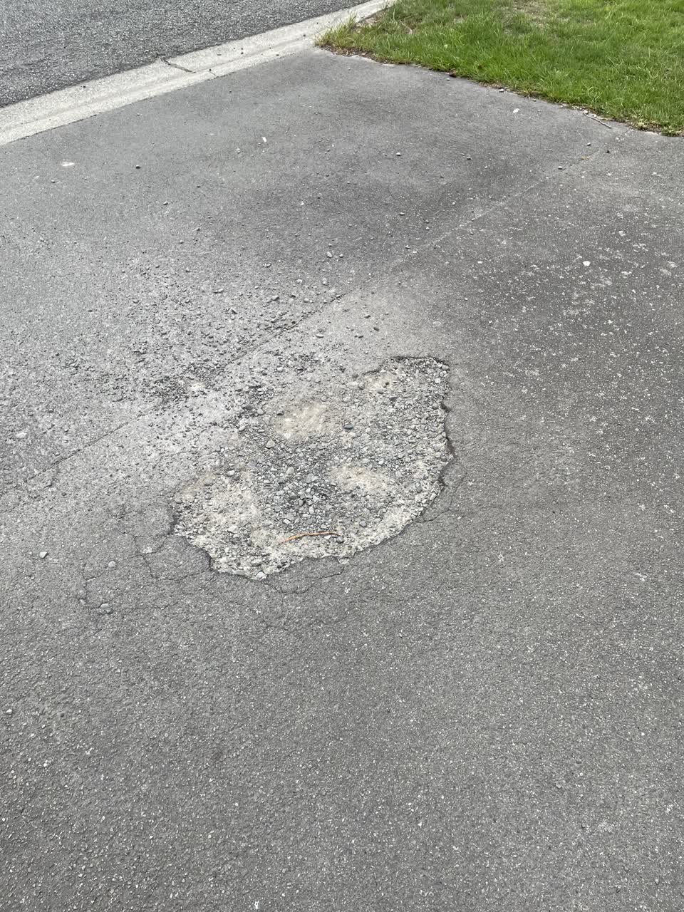 The photograph attached to this roading/streets report