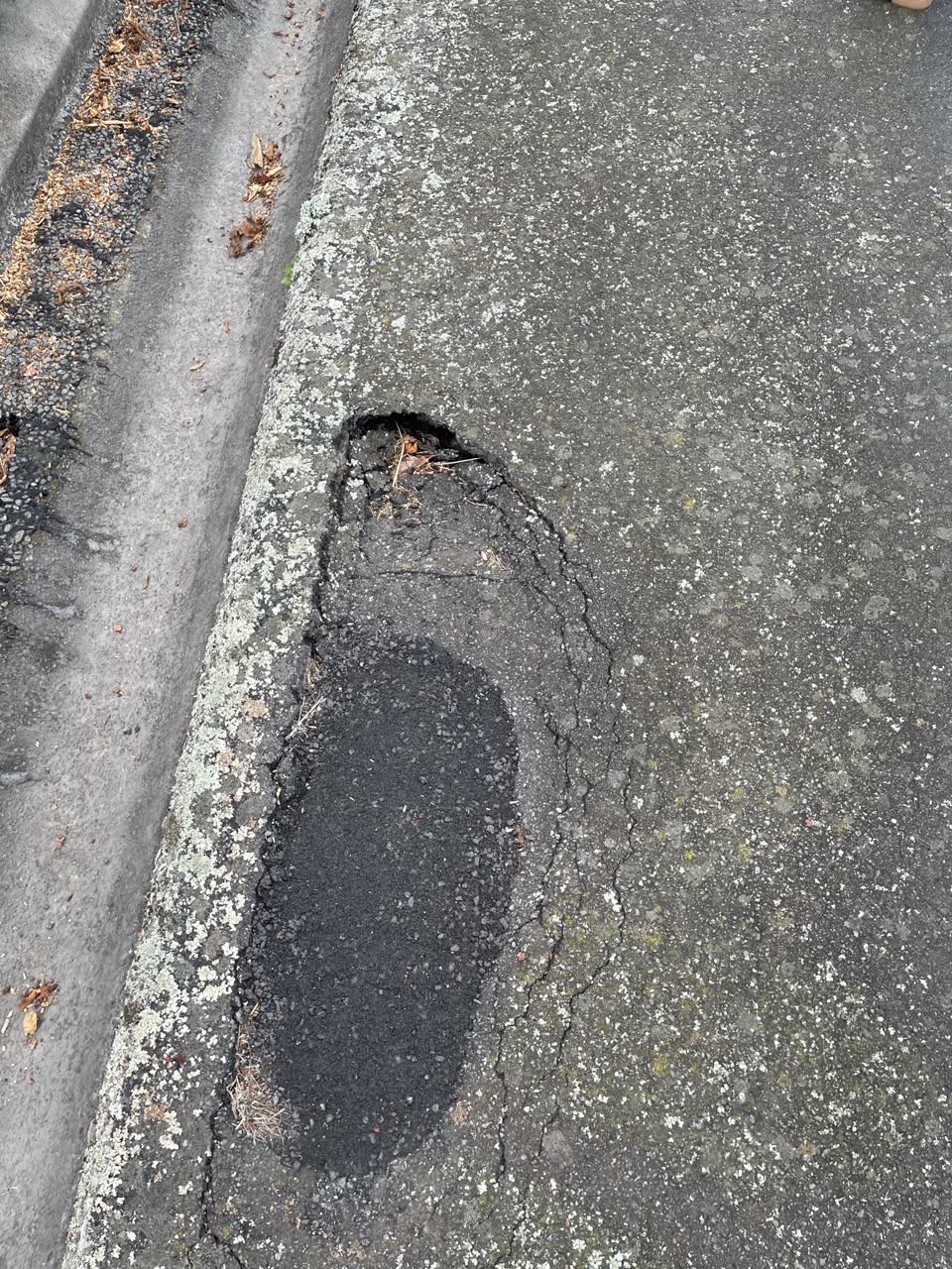 The photograph attached to this roading/streets report
