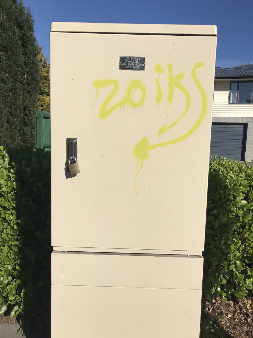 The photograph attached to this graffiti report