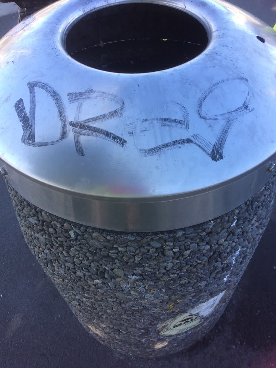 The photograph attached to this graffiti report