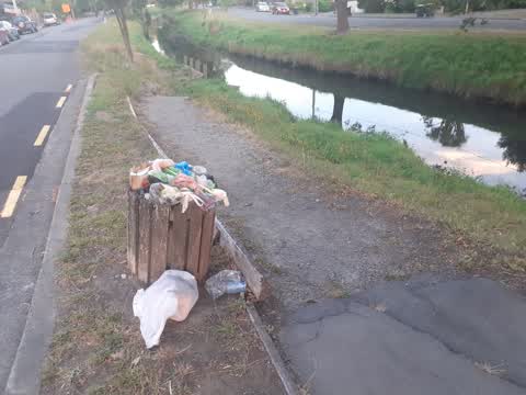 Rubbish/Recycling, a report photo