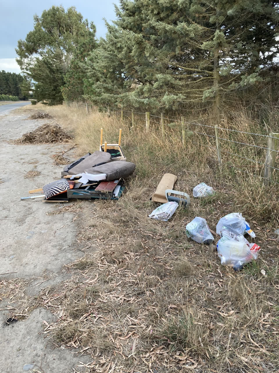 The photograph attached to this rubbish/recycling report