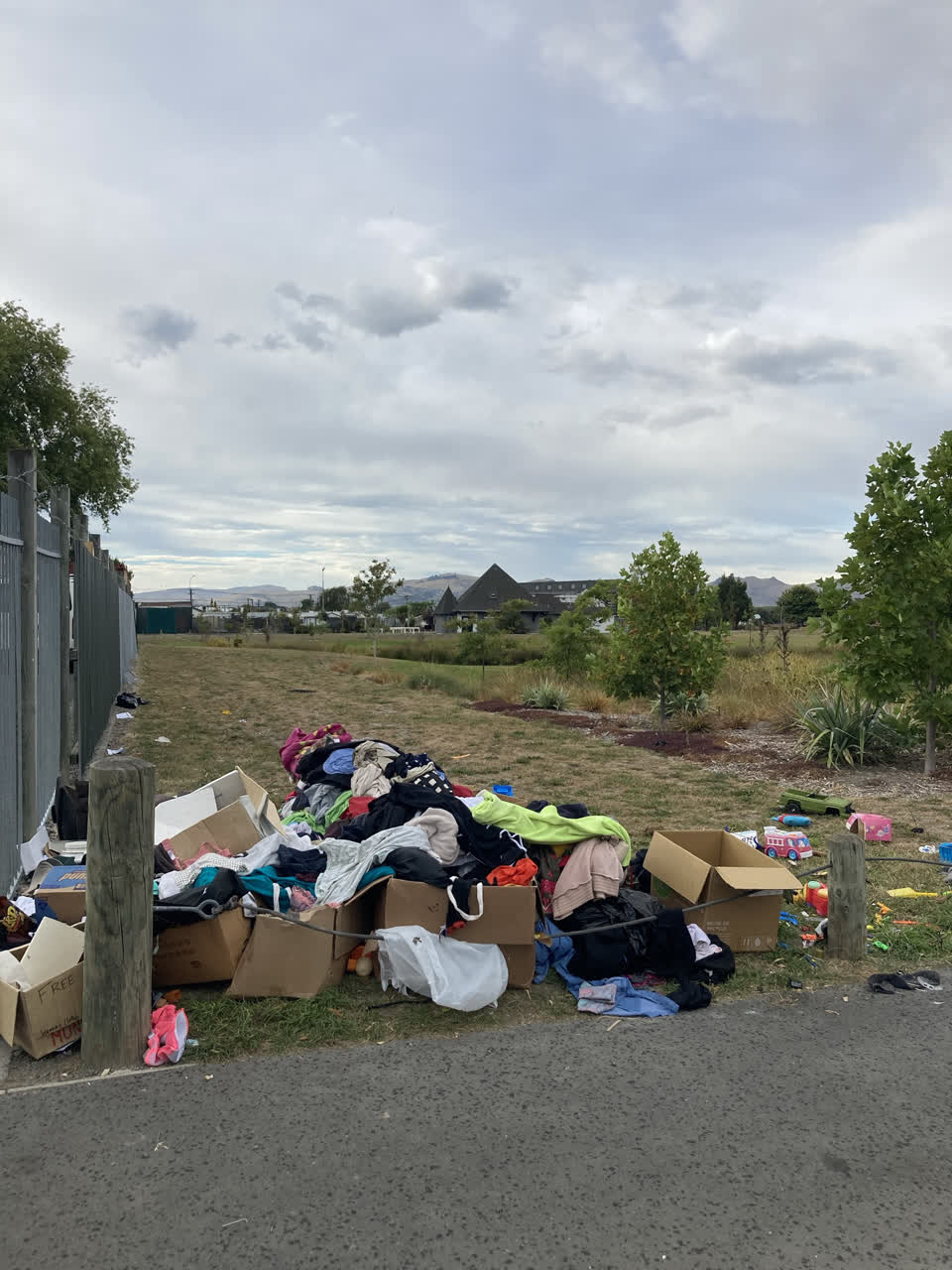 The photograph attached to this rubbish/recycling report