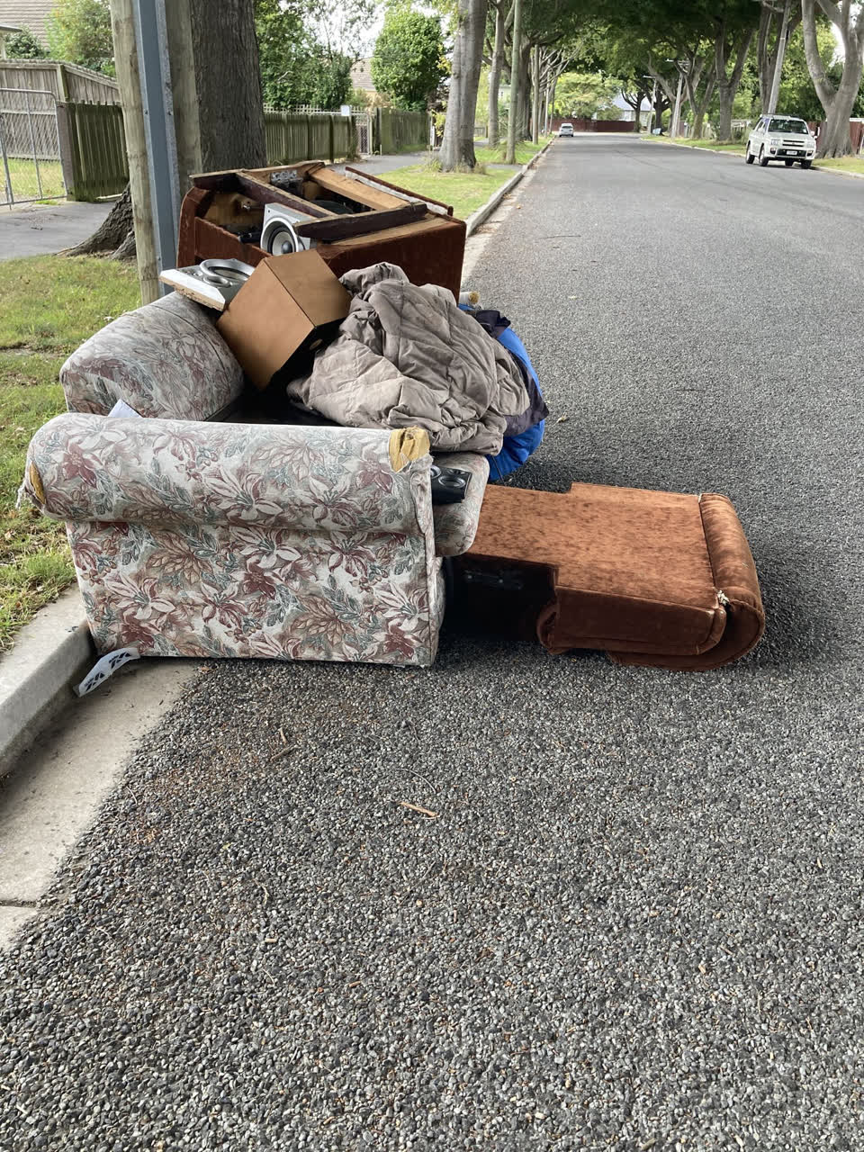 The photograph attached to this rubbish/recycling report