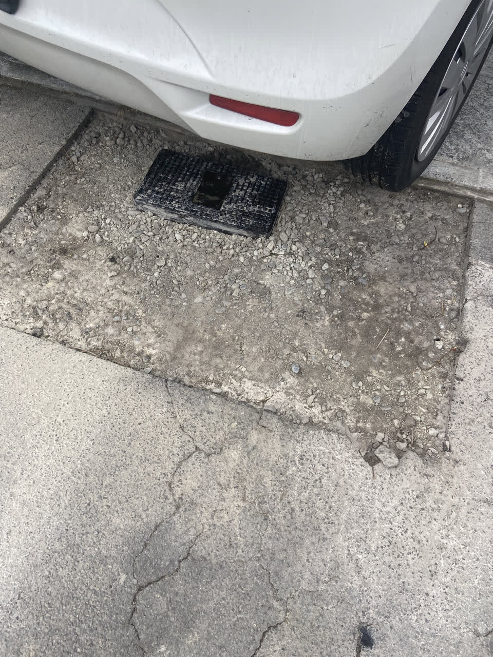 The photograph attached to this street light outage report