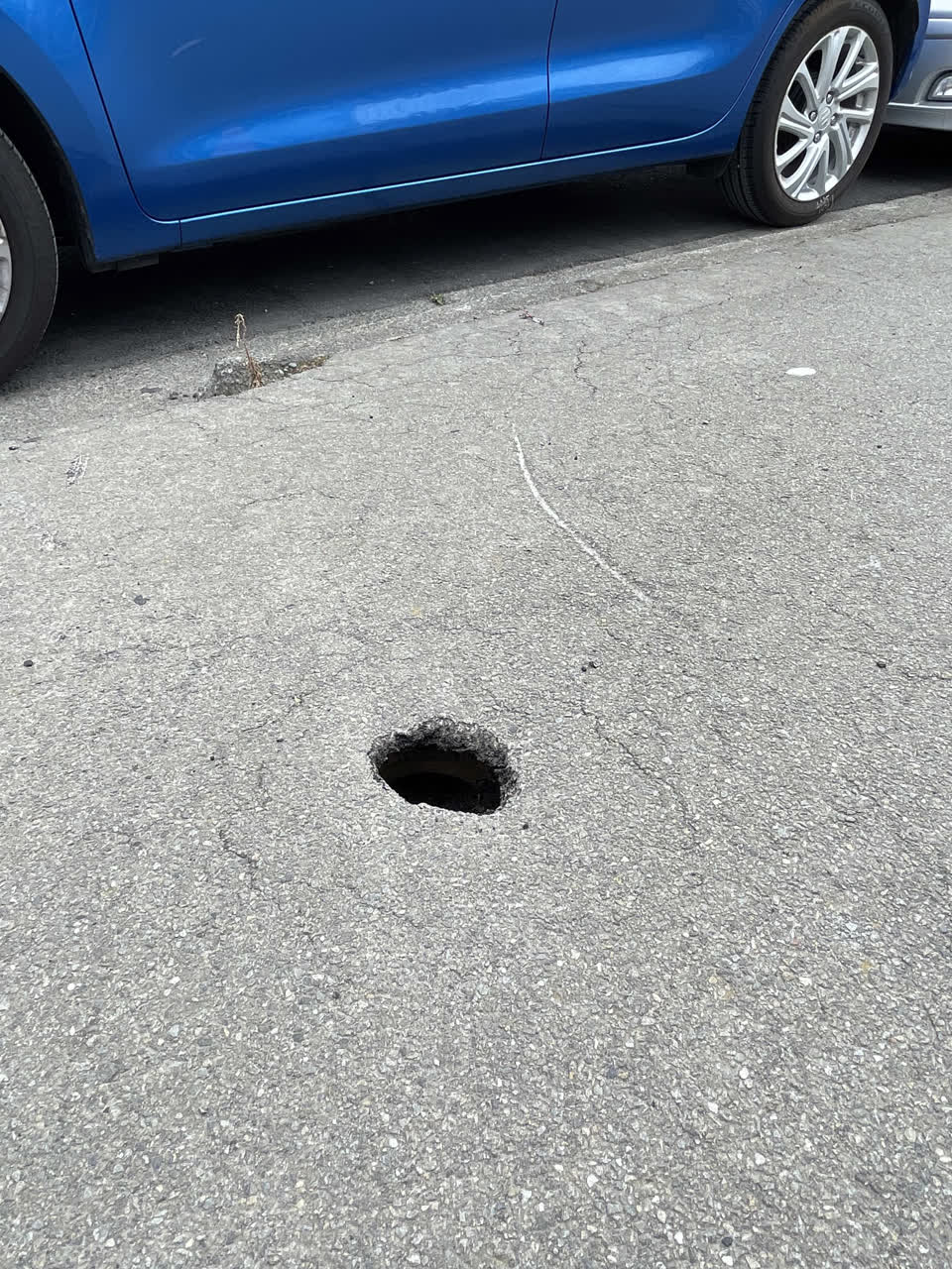 The photograph attached to this roading/streets report