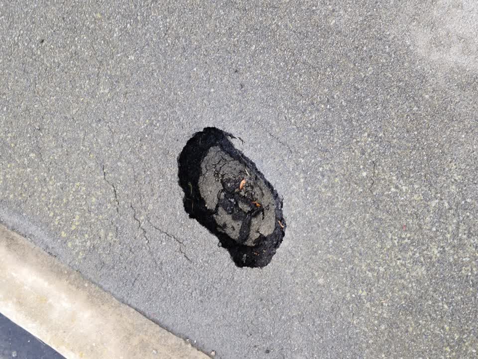 The photograph attached to this roading/streets report
