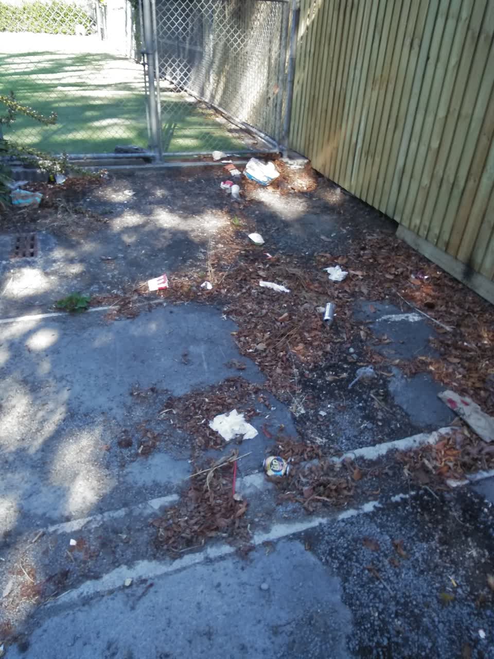 The photograph attached to this rubbish/recycling report
