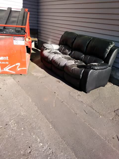Rubbish/Recycling, a report photo