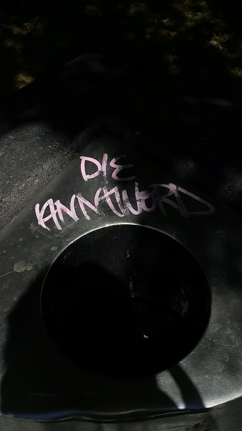 The photograph attached to this graffiti report