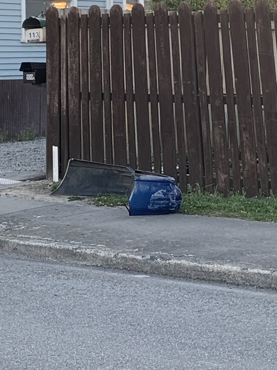 The photograph attached to this rubbish/recycling report