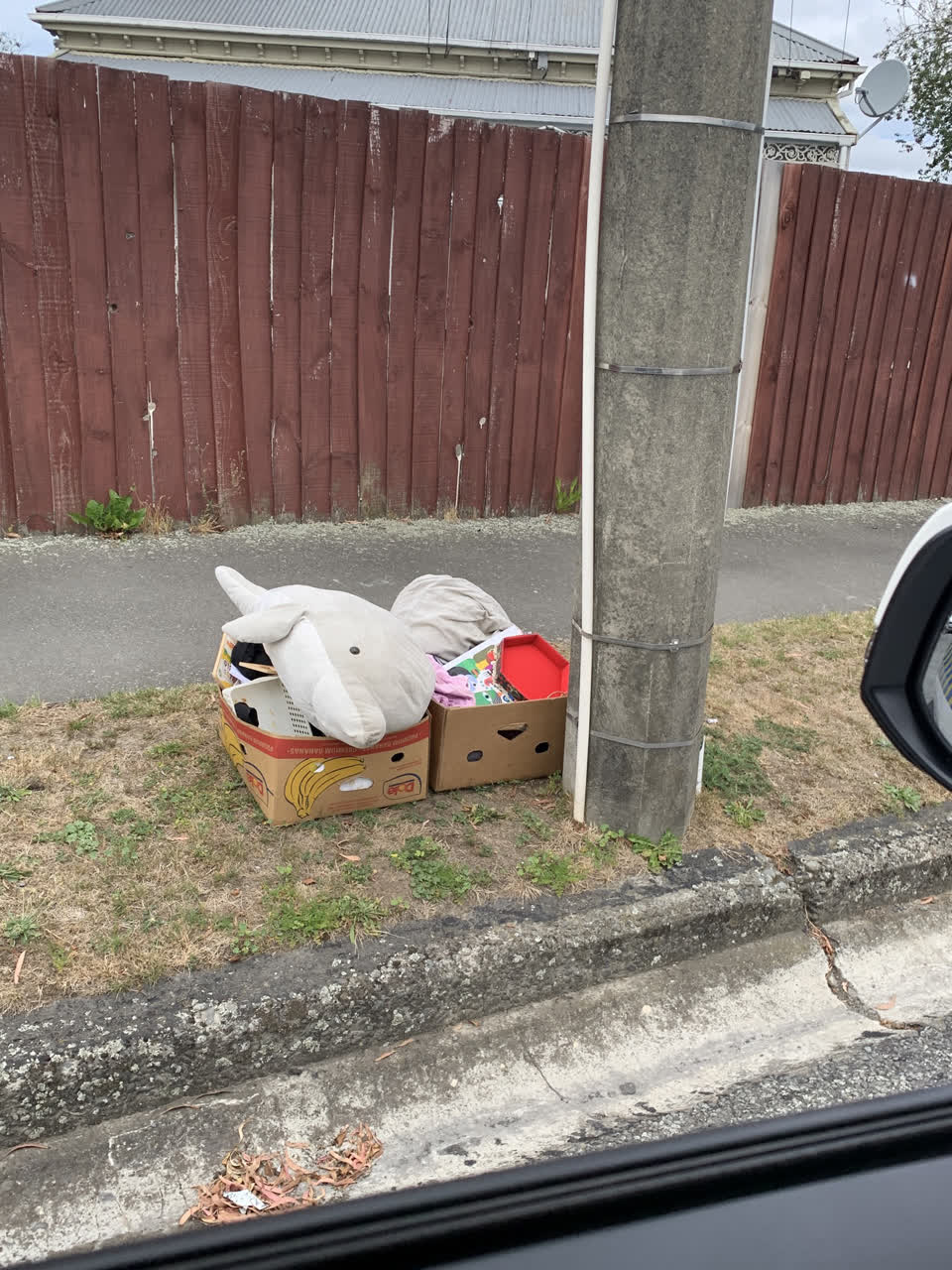 The photograph attached to this rubbish/recycling report