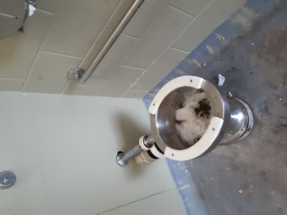 The photograph attached to this sewer - leak / blockage report
