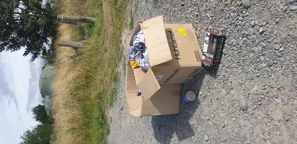 The photograph attached to this rubbish/recycling report
