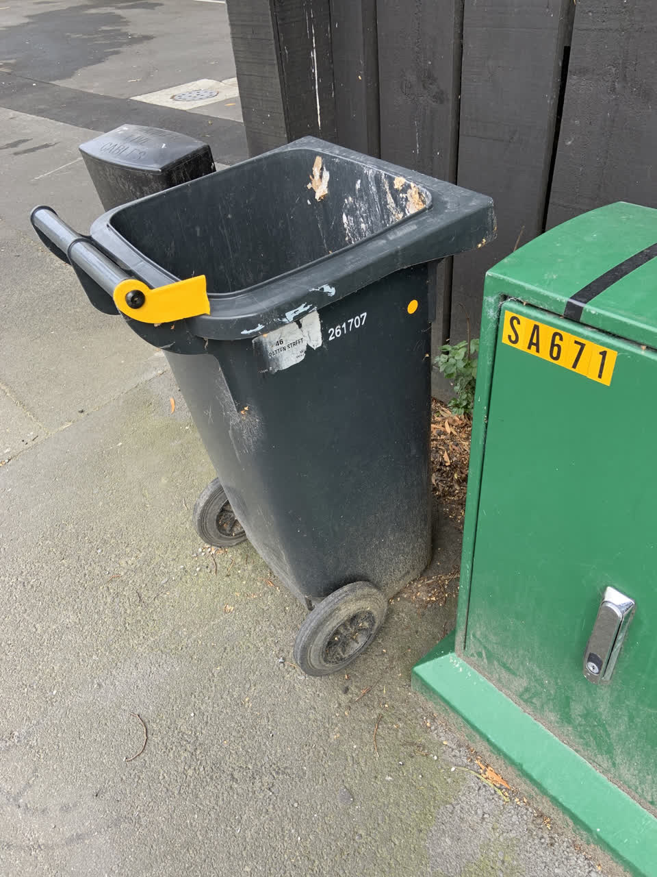 The photograph attached to this rubbish/recycling report