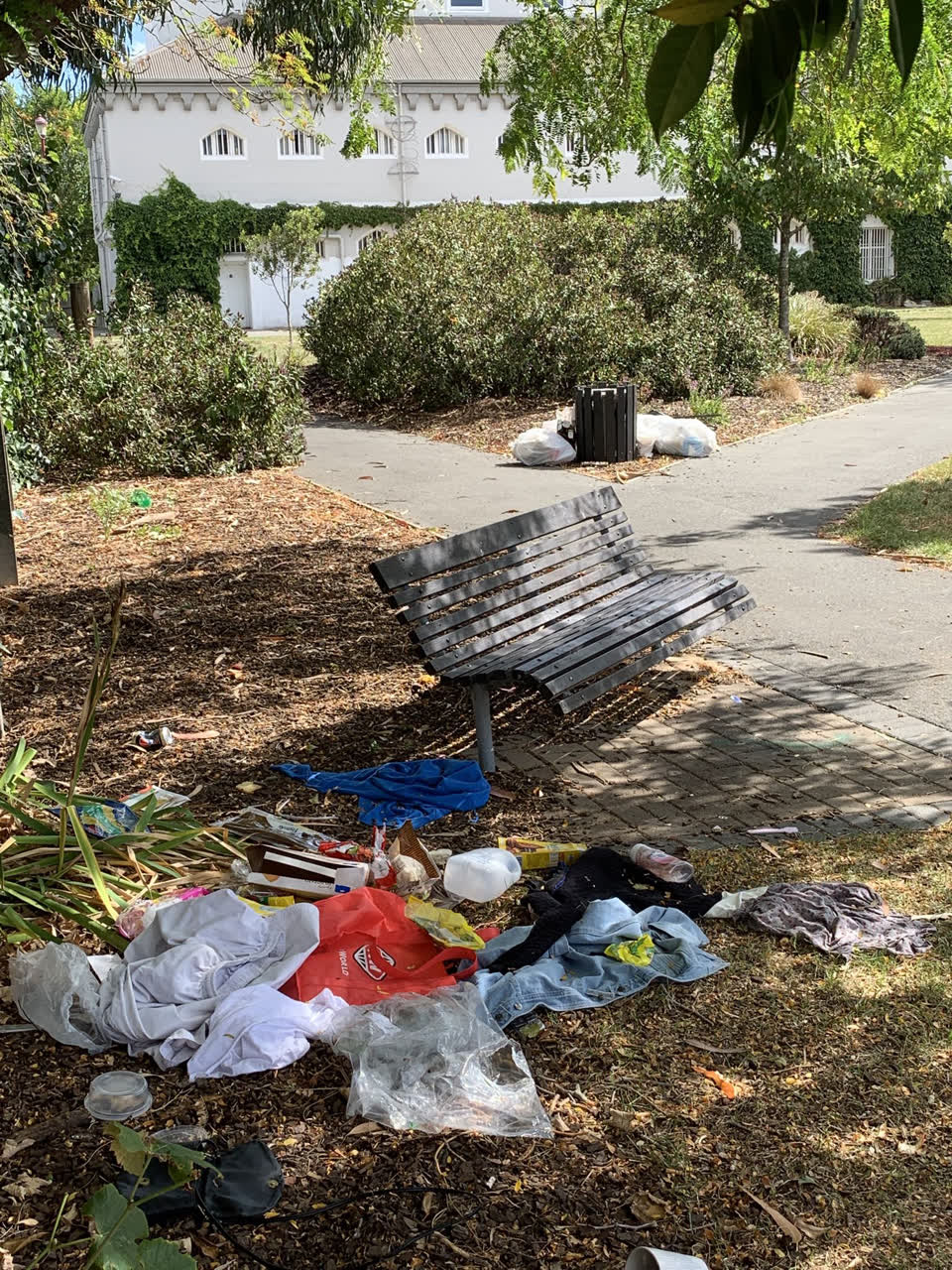 The photograph attached to this rubbish/recycling report