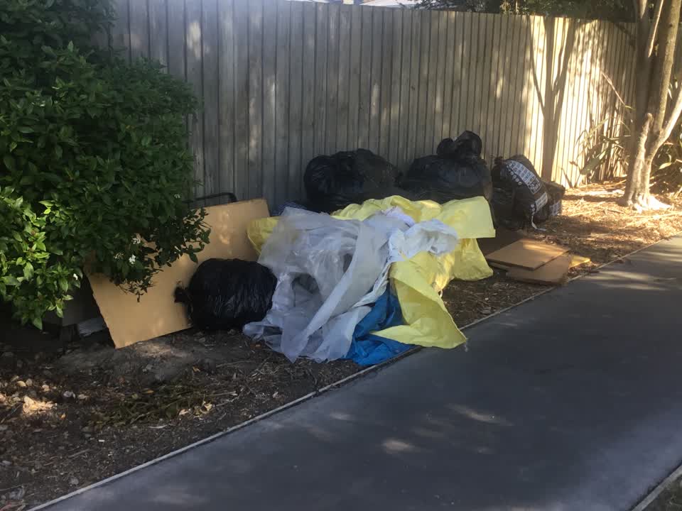 The photograph attached to this rubbish/recycling report