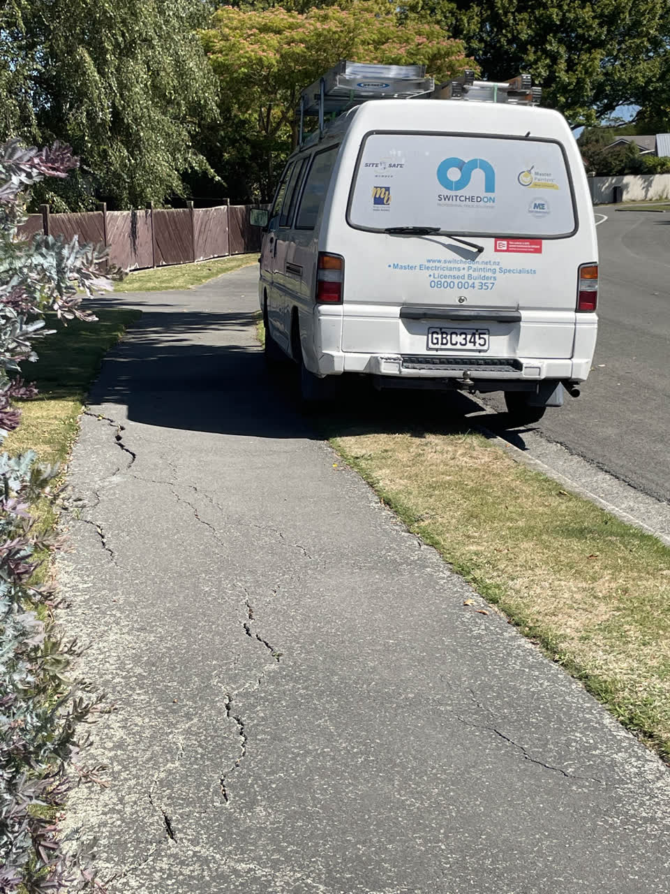 The photograph attached to this roading/streets report