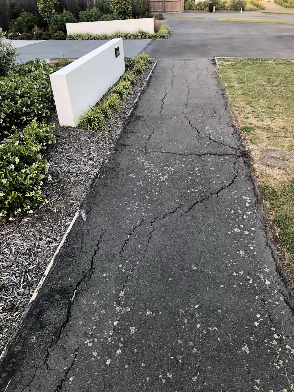 The photograph attached to this roading/streets report