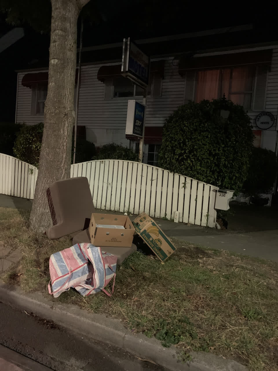 The photograph attached to this rubbish/recycling report
