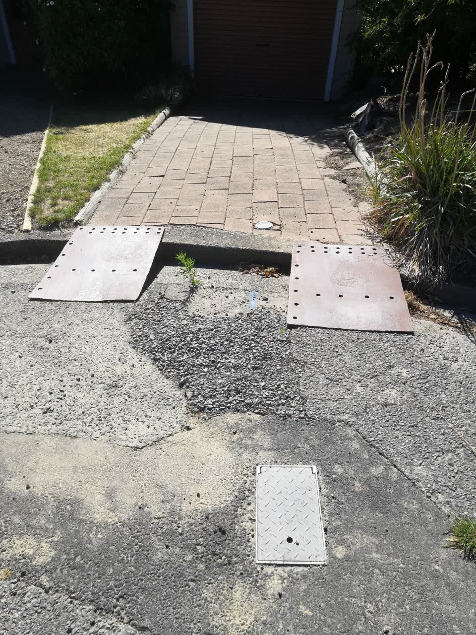 The photograph attached to this roading/streets report
