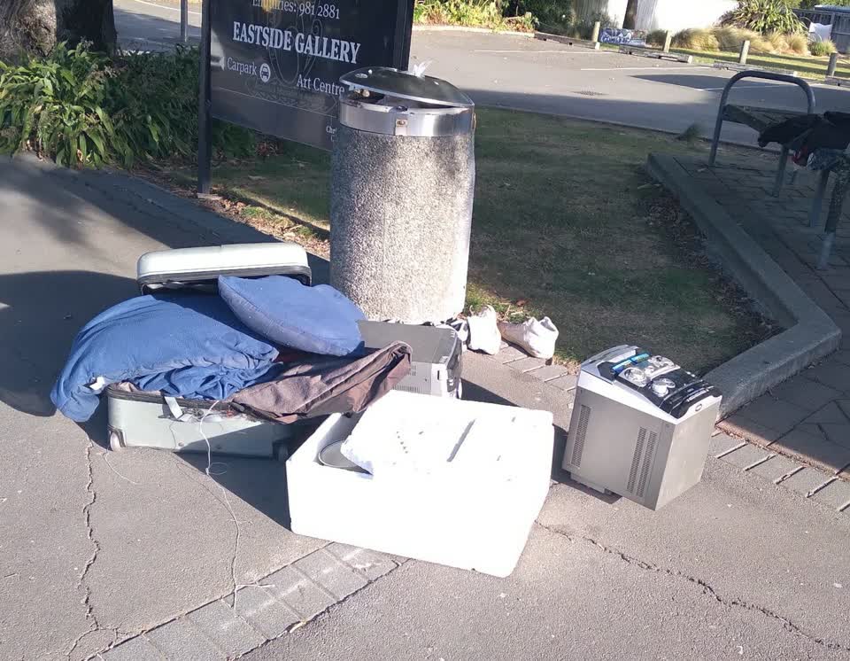The photograph attached to this rubbish/recycling report