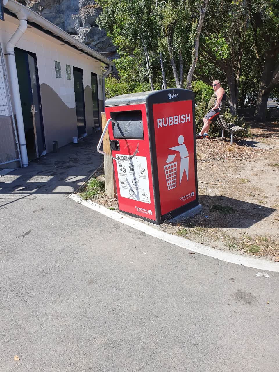 The photograph attached to this rubbish/recycling report