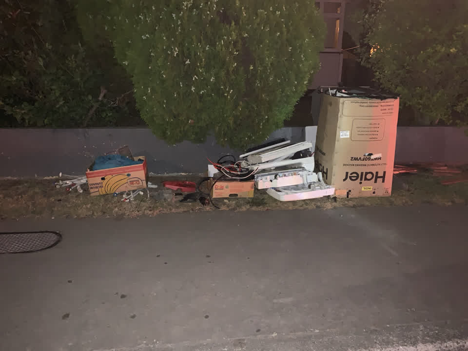 The photograph attached to this rubbish/recycling report