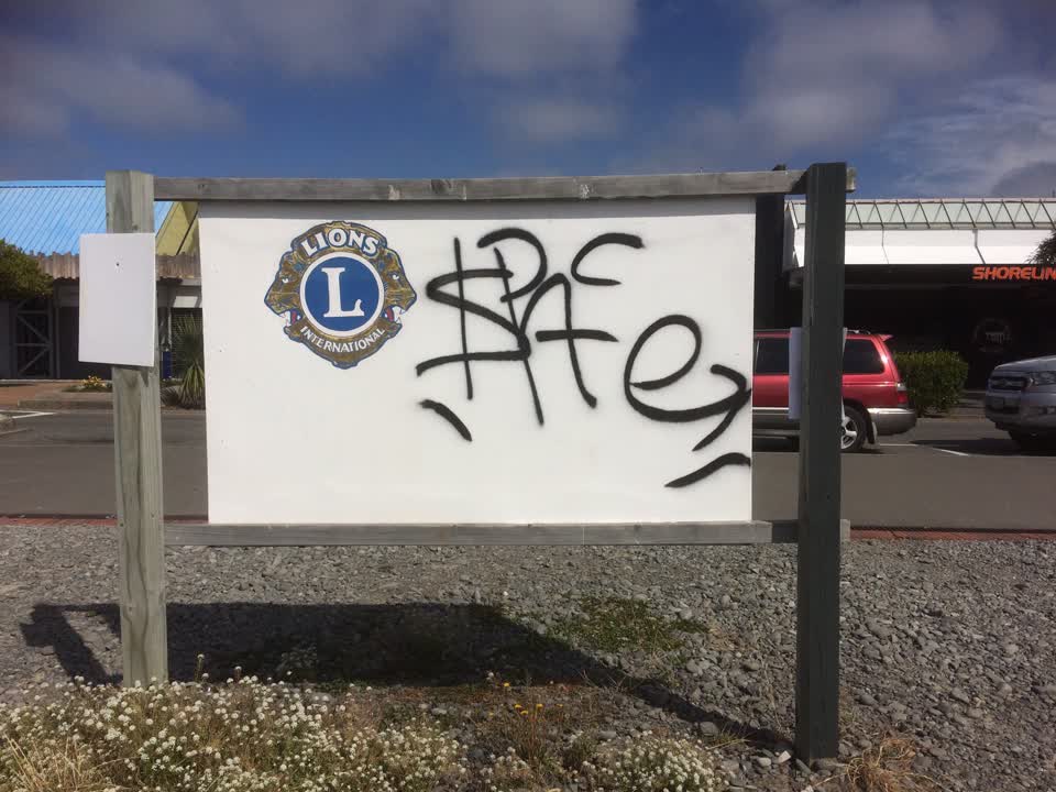 The photograph attached to this graffiti report